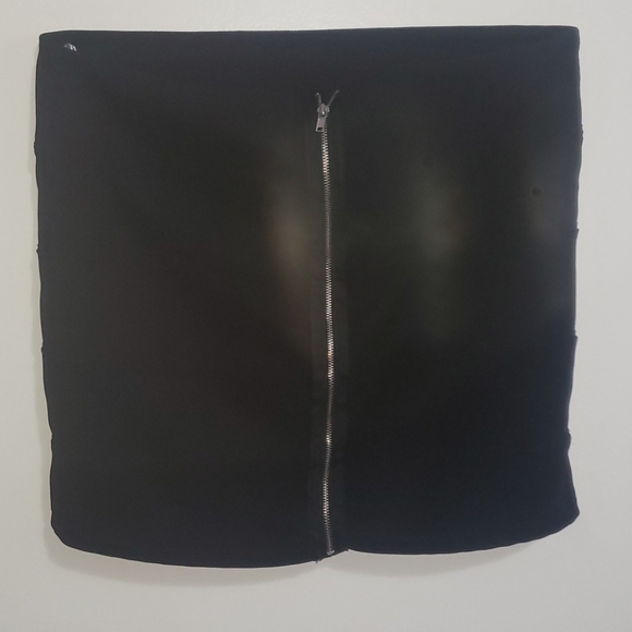 Black mini skirt - Picture 2 of 2